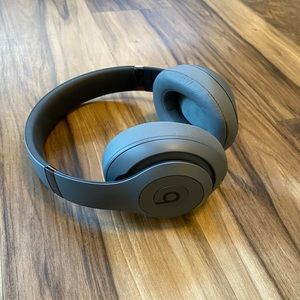 Beats by Dr. Dre - Beats Studio³ Wireless Noise Cancelling Headphones - Gray